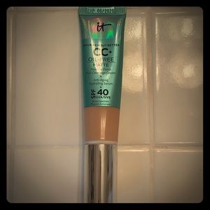 IT Cosmetics CC+ Oil Free Matte (Light Medium)